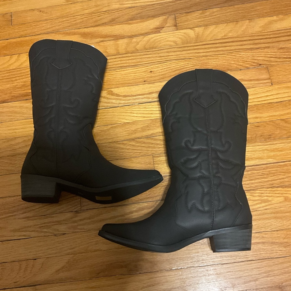 Brand new! Black Western-Style Women's Boots